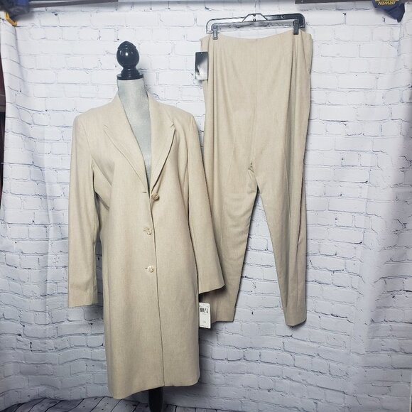 Dana Buchman Wool / cashmere Suit.  Made in Italy designer NWT - Picture 1 of 12